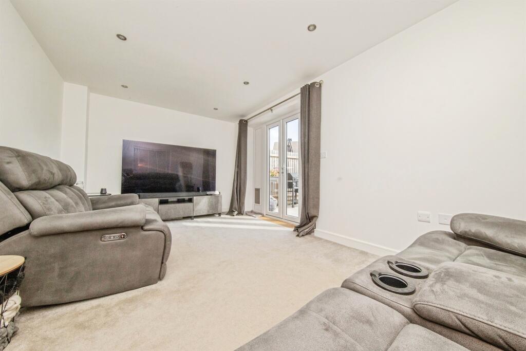 Northfield View, Sproughton, Ipswich photo 3
