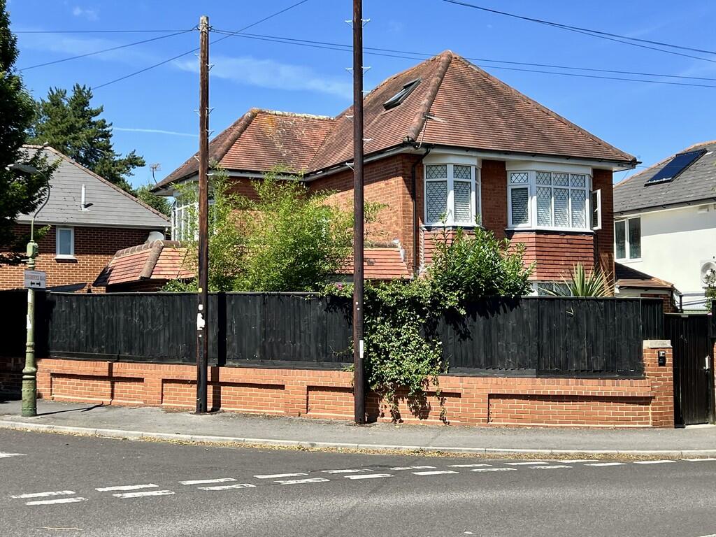 5-bed detached on Haverstock Road, Bournemouth, £550,000