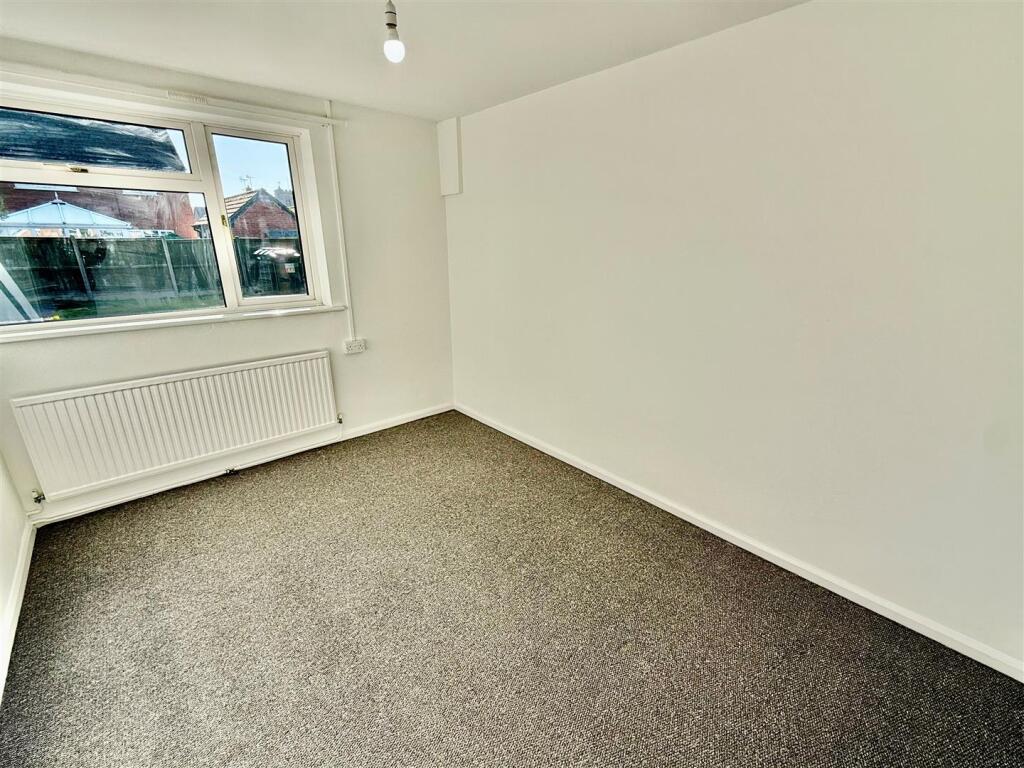 Castle Crescent, Chirk, Wrexham photo 5