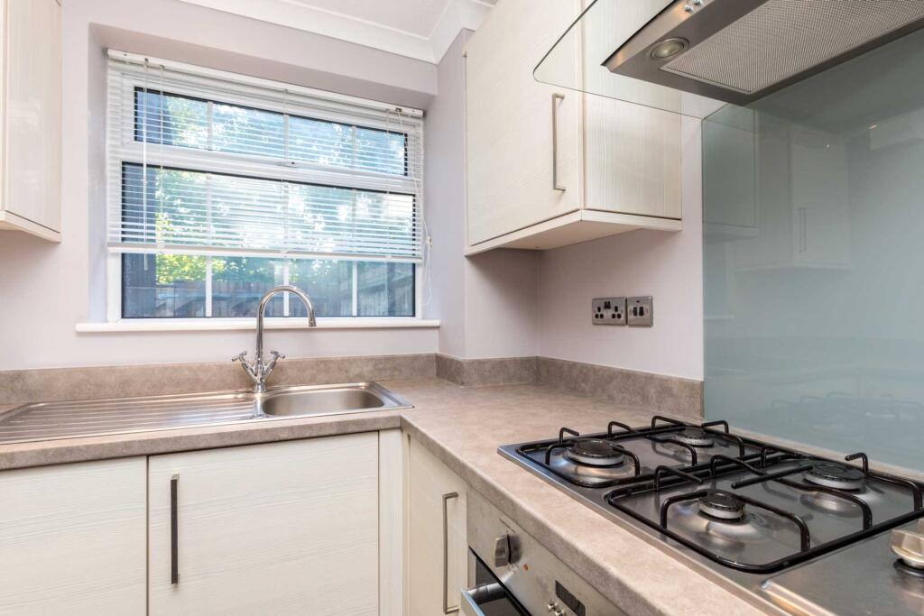 House in Horsham, West Sussex - More