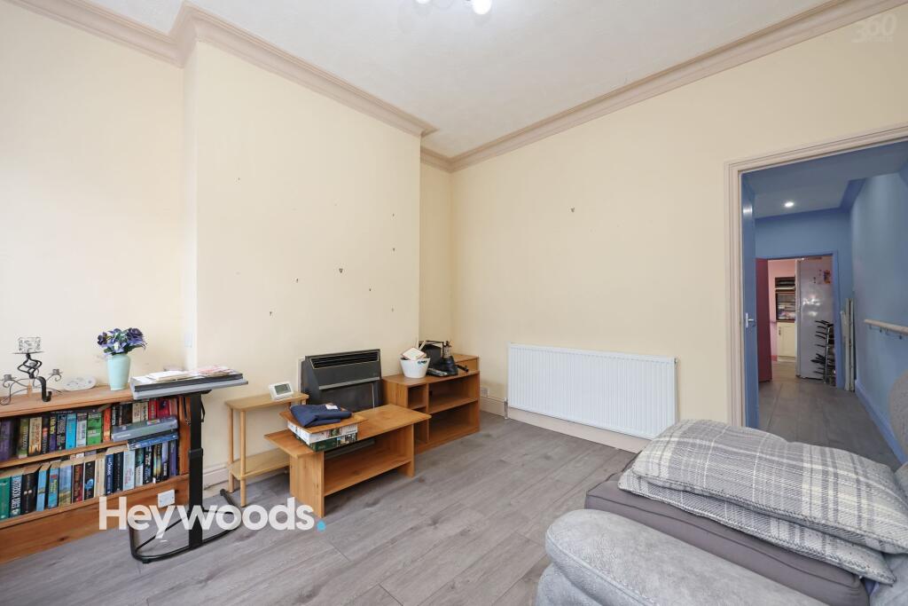 House in Newcastle-under-Lyme, Staffordshire - More