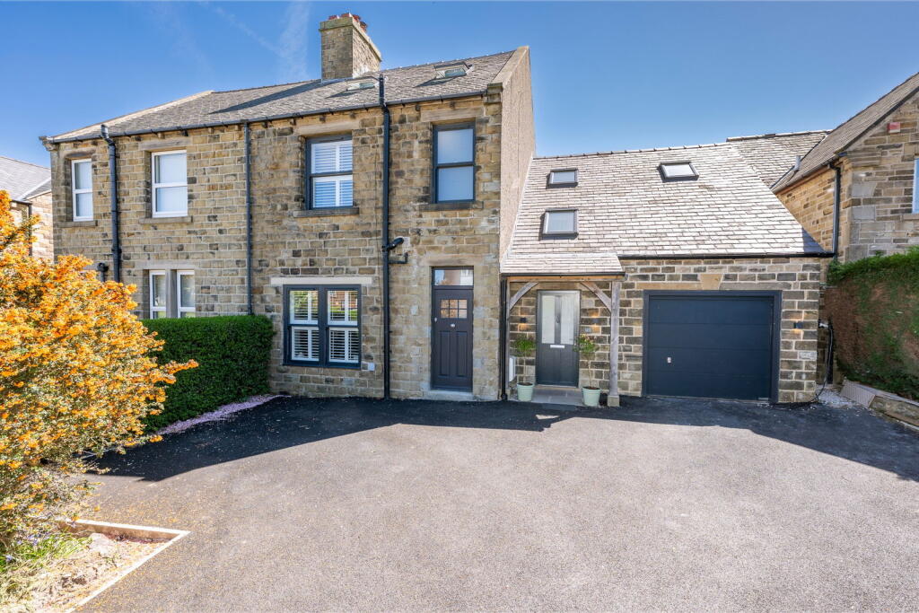 House in Huddersfield - View 2