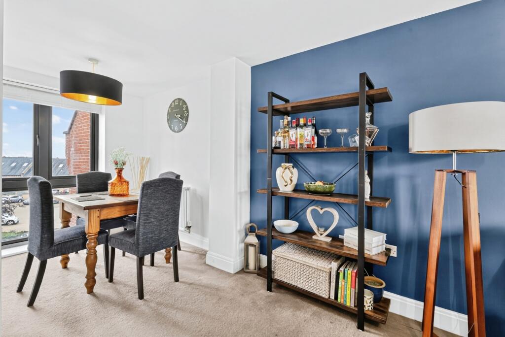 Apartment in Upton, St Crispin's - More