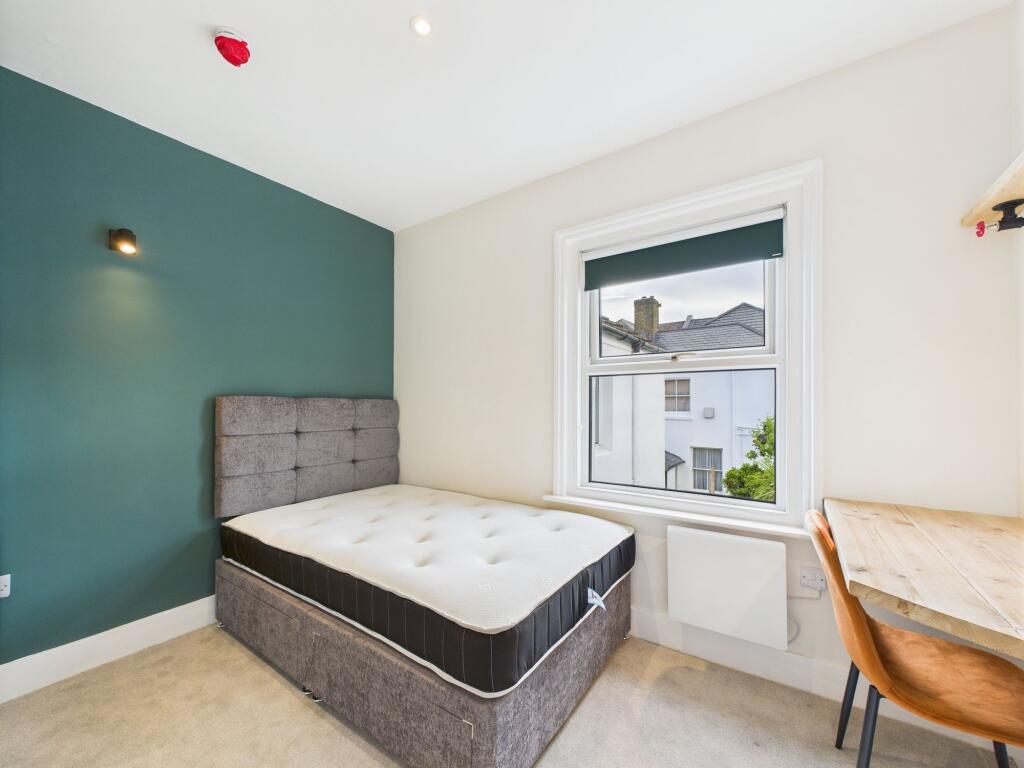 11 Hertford Road, Worthing, BN11