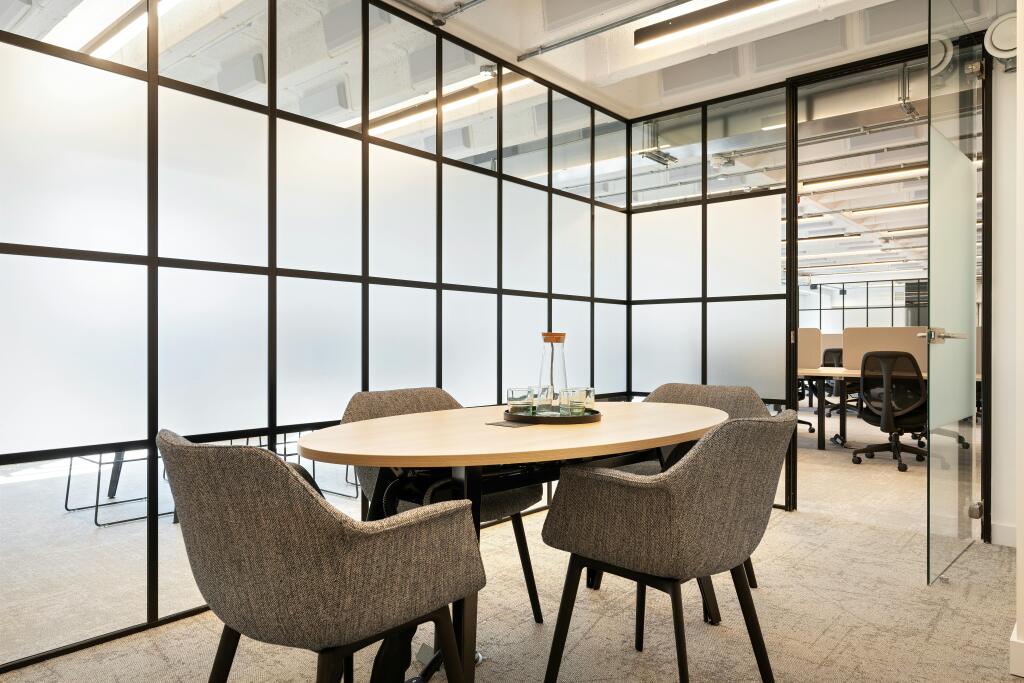5th Floor Fitted