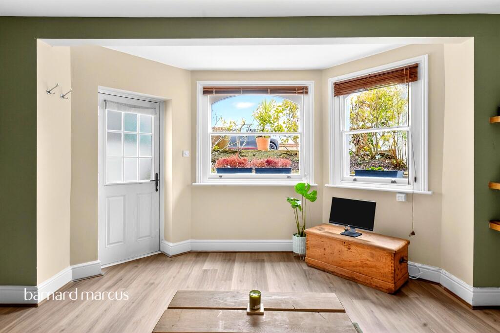 Apartment in Surbiton, Oakhill - View 3
