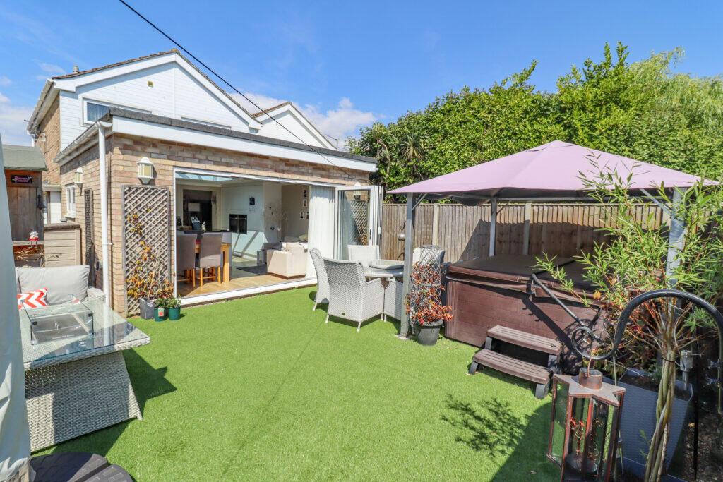 Sidlesham Close, Hayling Island photo 3