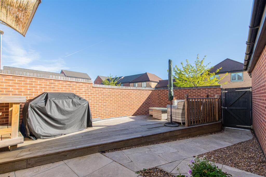 Troon Close, Corby photo 3
