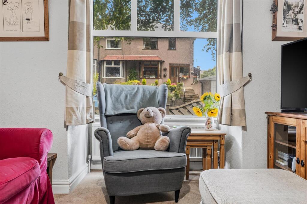 House in High Peak, Buxton - More