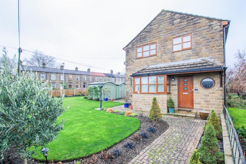 3-bed detached on Tenterfield Road, Ossett, £340,000
