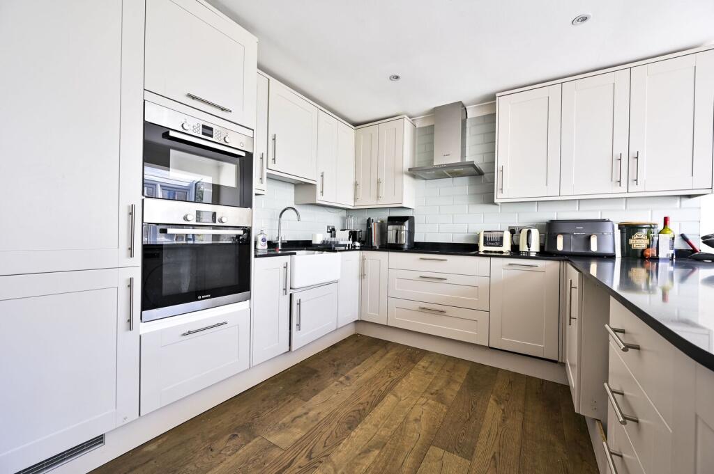 3 bedroom maisonette for rent