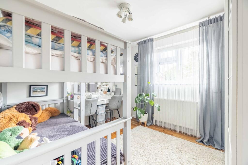Apartment in Slough - More
