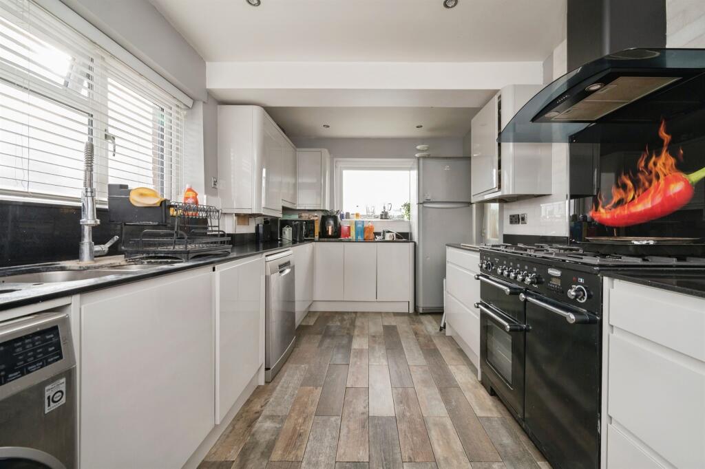 Caerleon Avenue, Southampton photo 3