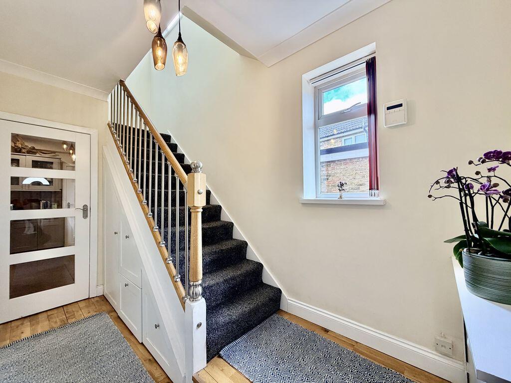 Flackwell Heath - 4 Bedrooms - View 4
