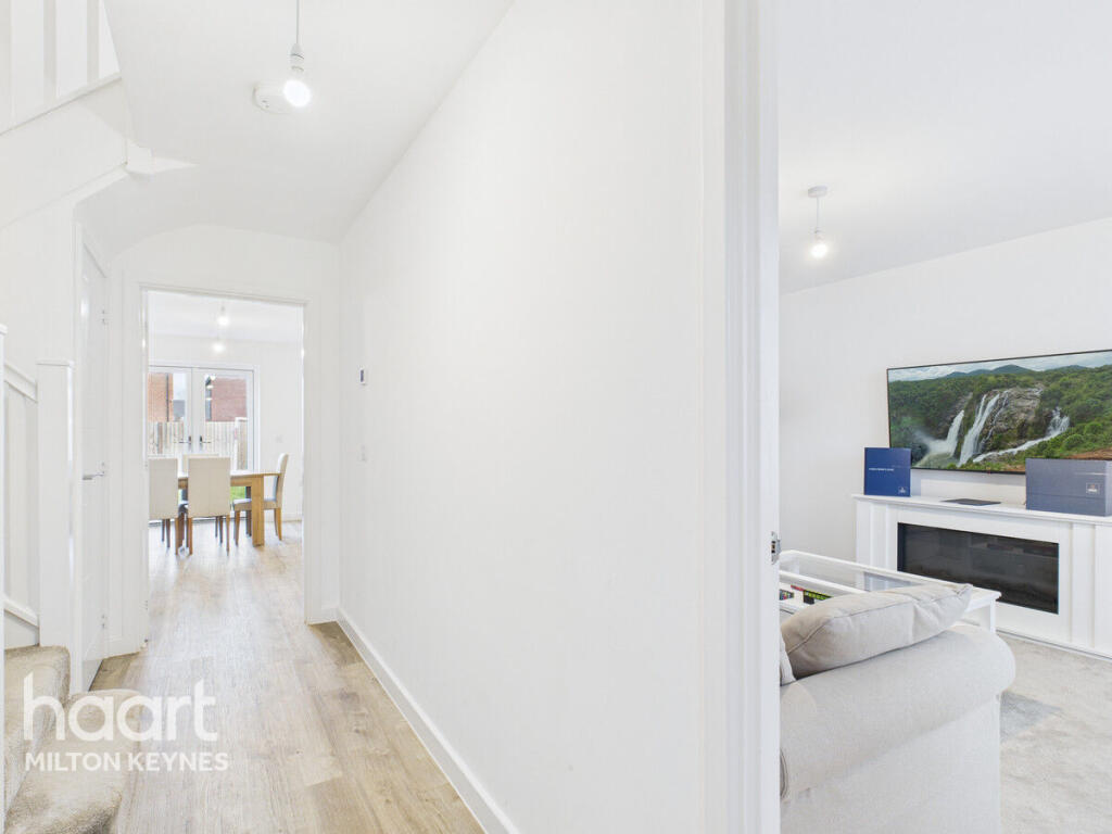 House in Milton Keynes, Whitehouse - View 3