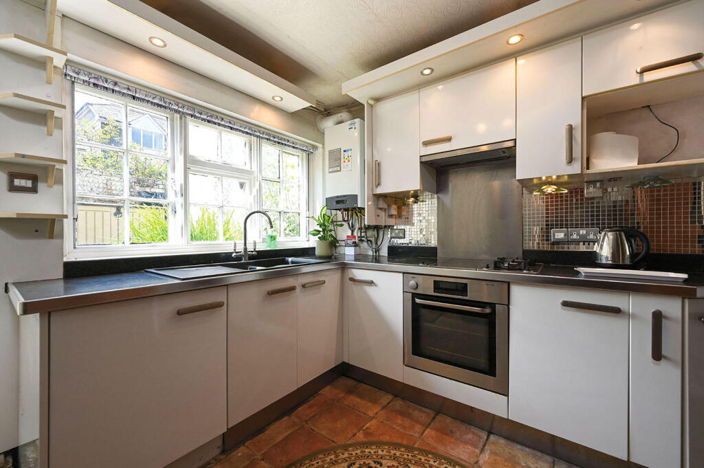 House in Tonbridge - More