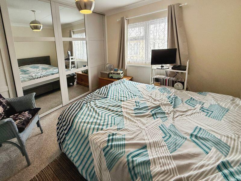Cheveley Park, Grantham - More