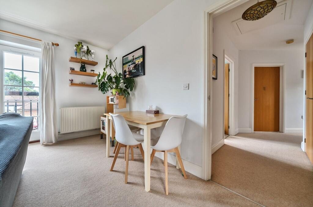 Apartment in Chichester, Westhampnett - View 4