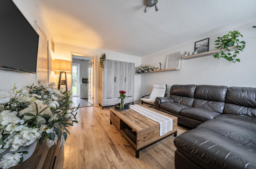 Juniper, Bracknell, Berkshire photo 2