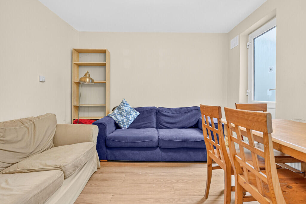 House in London, South Tottenham, West Green - More