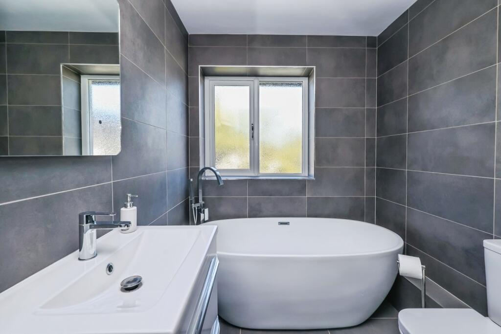 House in Nottingham, Clifton - View 3