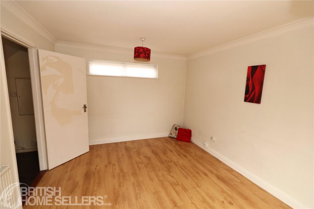 House in Newport - View 4