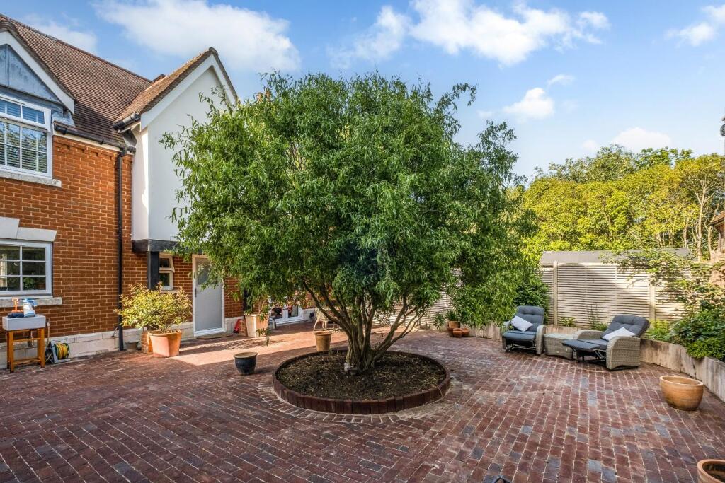 House in Henfield - View 3