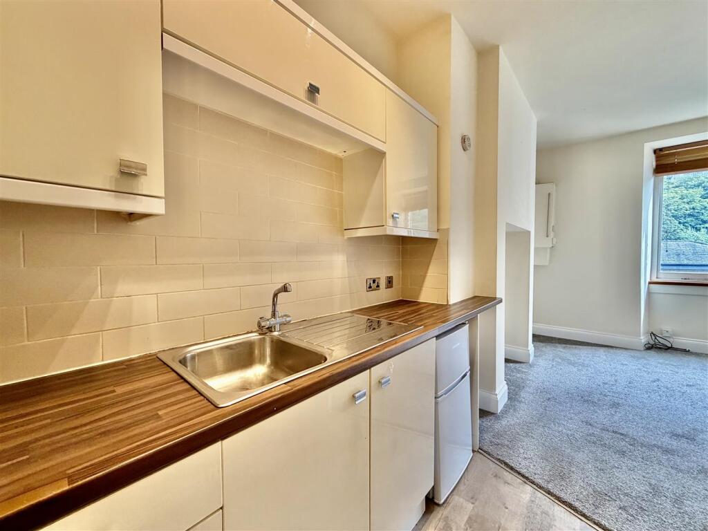 Apartment in Huddersfield - View 4