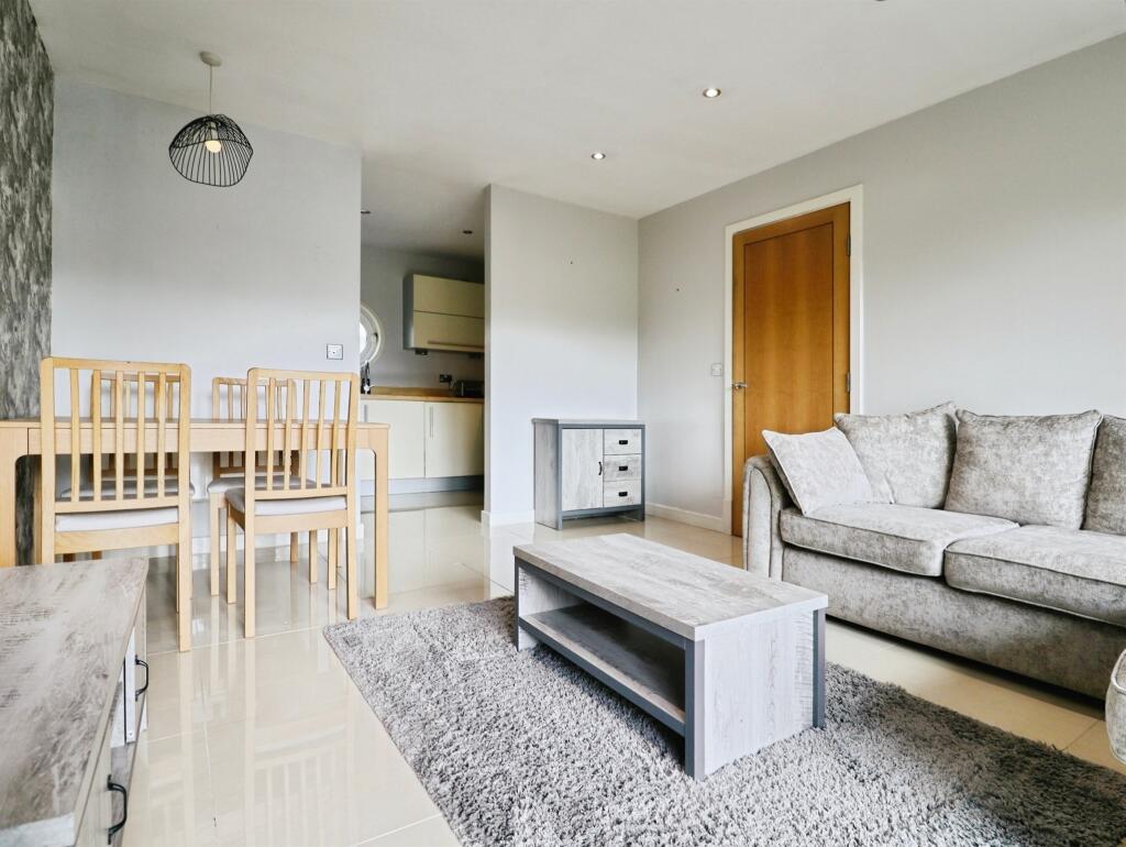 Apartment in Cardiff, Windsor Quay, Grangetown - View 4