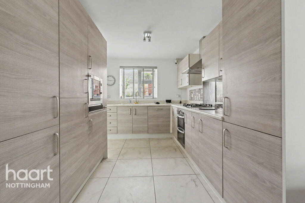 Chalfont Drive, Beechdale photo 4