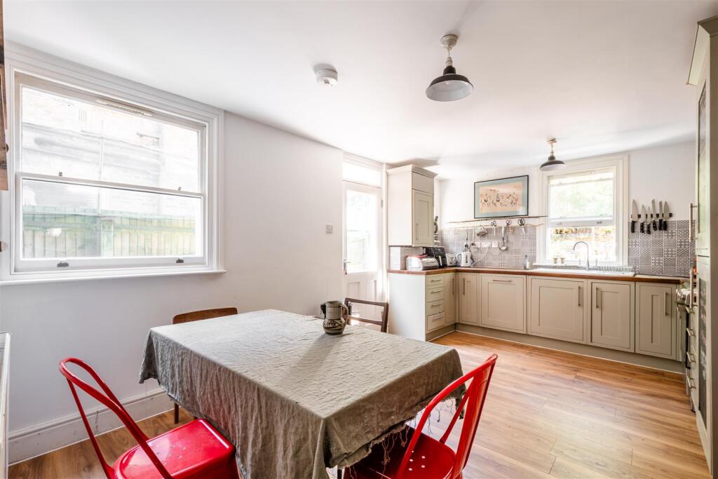 Graham Road, E8 photo 4