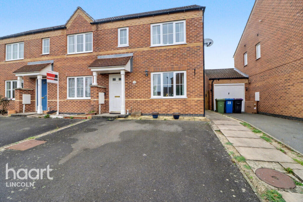 3-bed terraced on Flinders Way, Cherry Willingham, £200,000