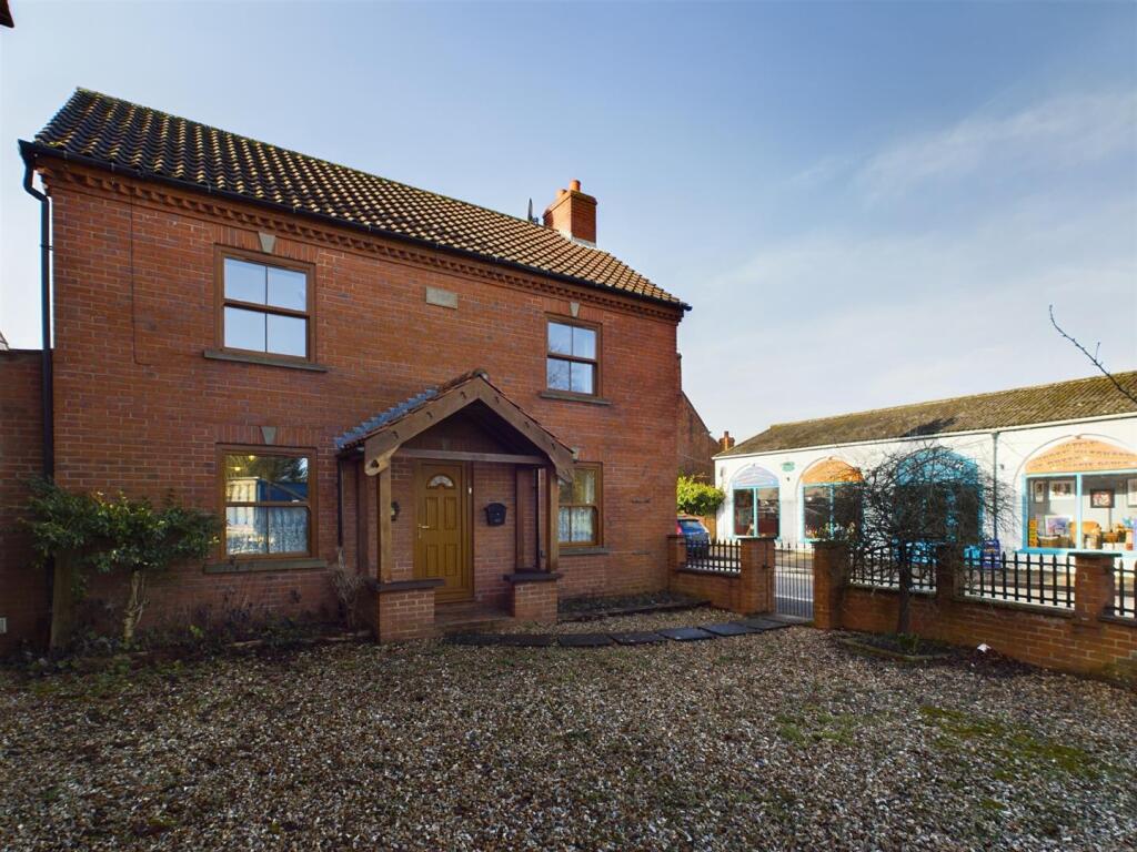 3-bed detached on 42 South Street, Horncastle, £235,000