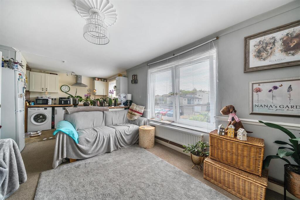 Apartment in Bristol, Hengrove - More