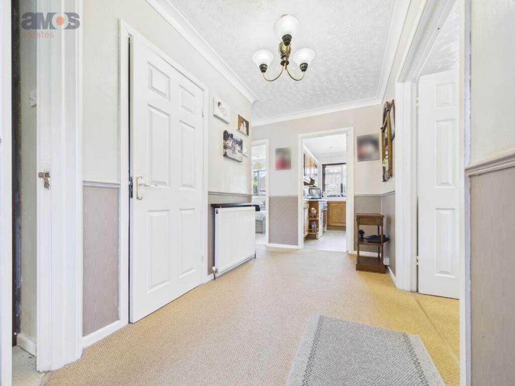 Haresland Close,  DAWS HEATH, Hadleigh, Essex photo 3