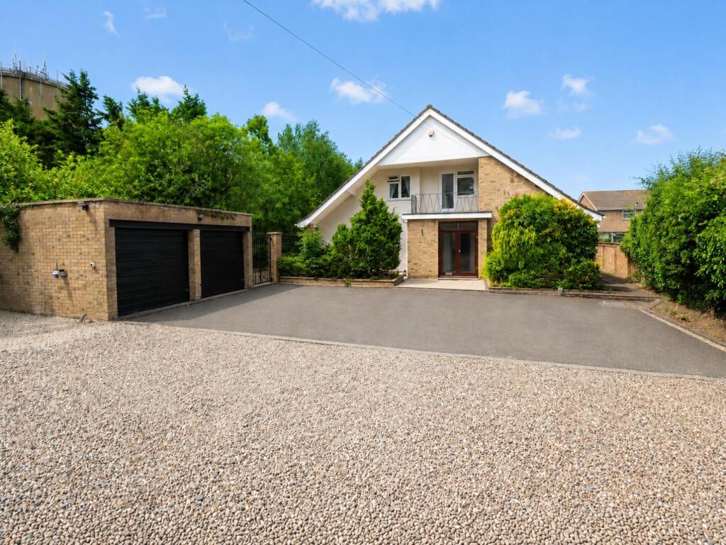 4-bed detached on Irchester Road, Rushden, Northamptonshire NN10, £750,000