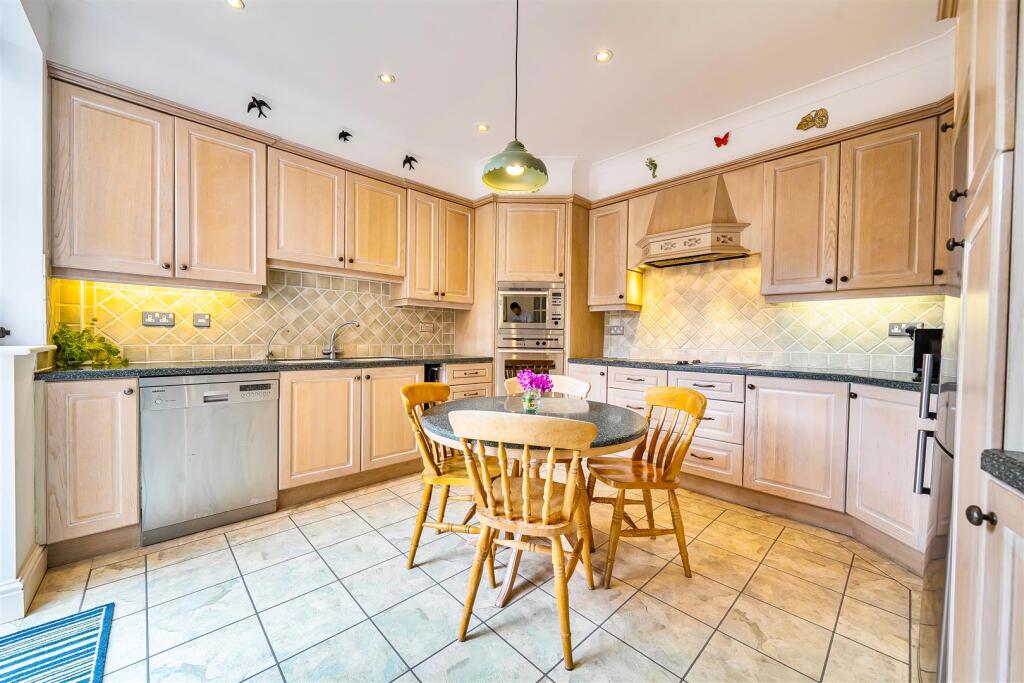House in Eastleigh, Hound - View 4