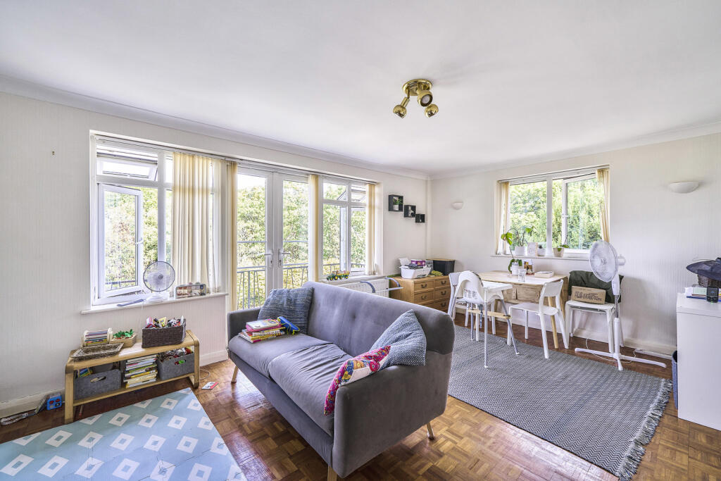 Main image of property: Queens Walk, London, W5