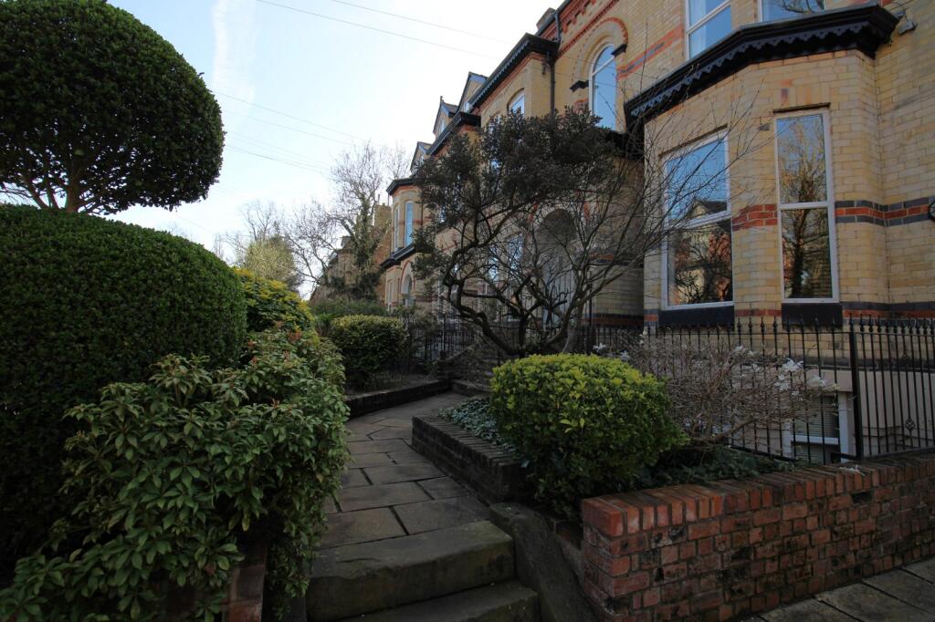 Apartment in Manchester, Whalley Range - View 2