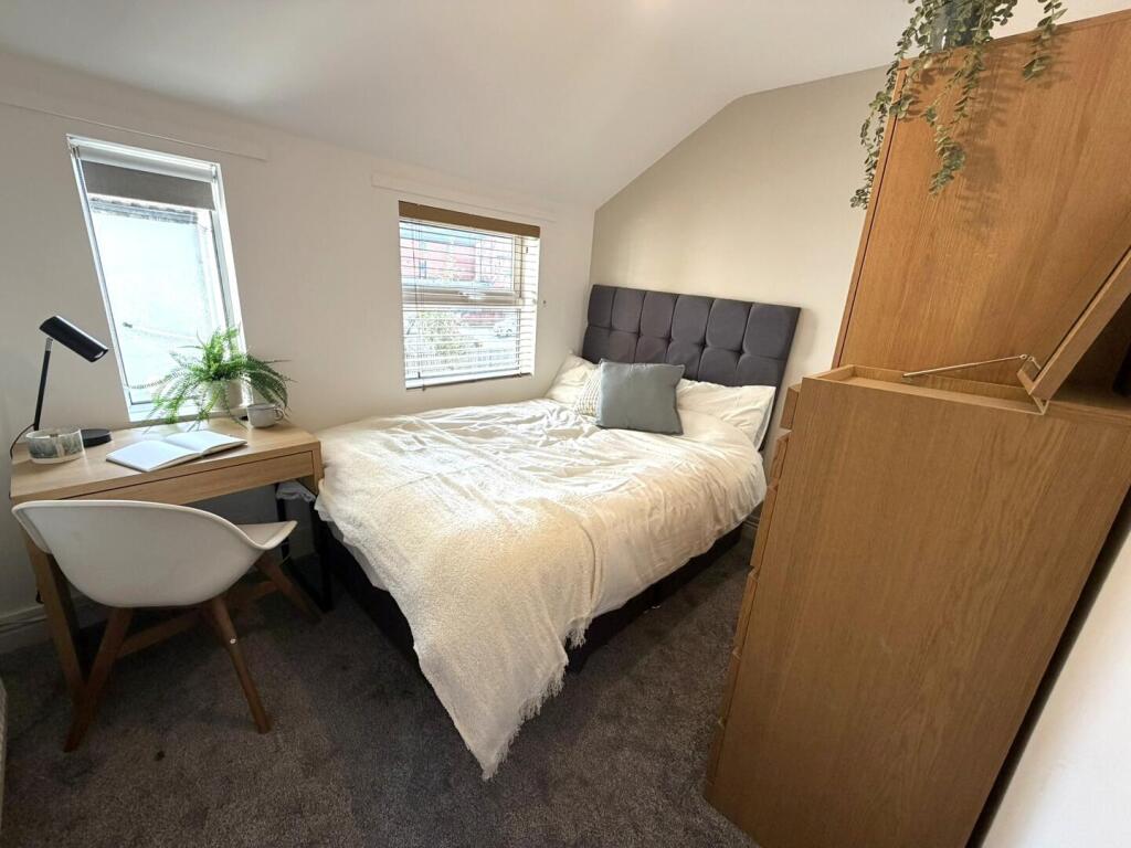 Main image of property: Rosebery Avenue, West Bridgford, Nottingham, NG2 5FQ