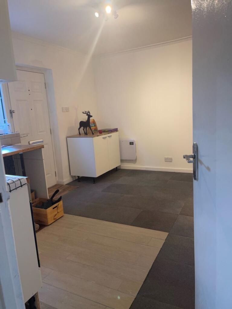 Apartment in Southall - View 5