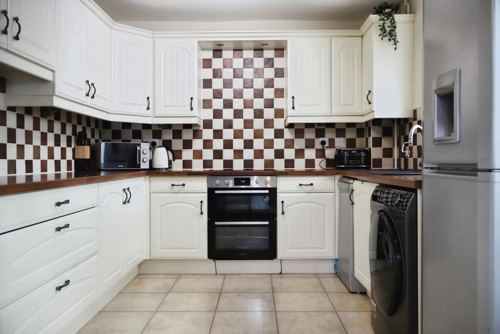 House in Chesterfield, Derbyshire - More