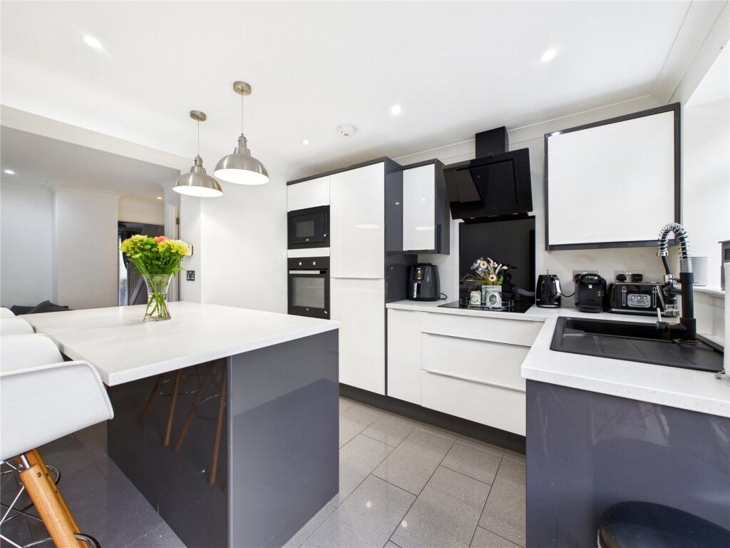 Maidment Crescent, Witham, Essex, CM8 photo 2