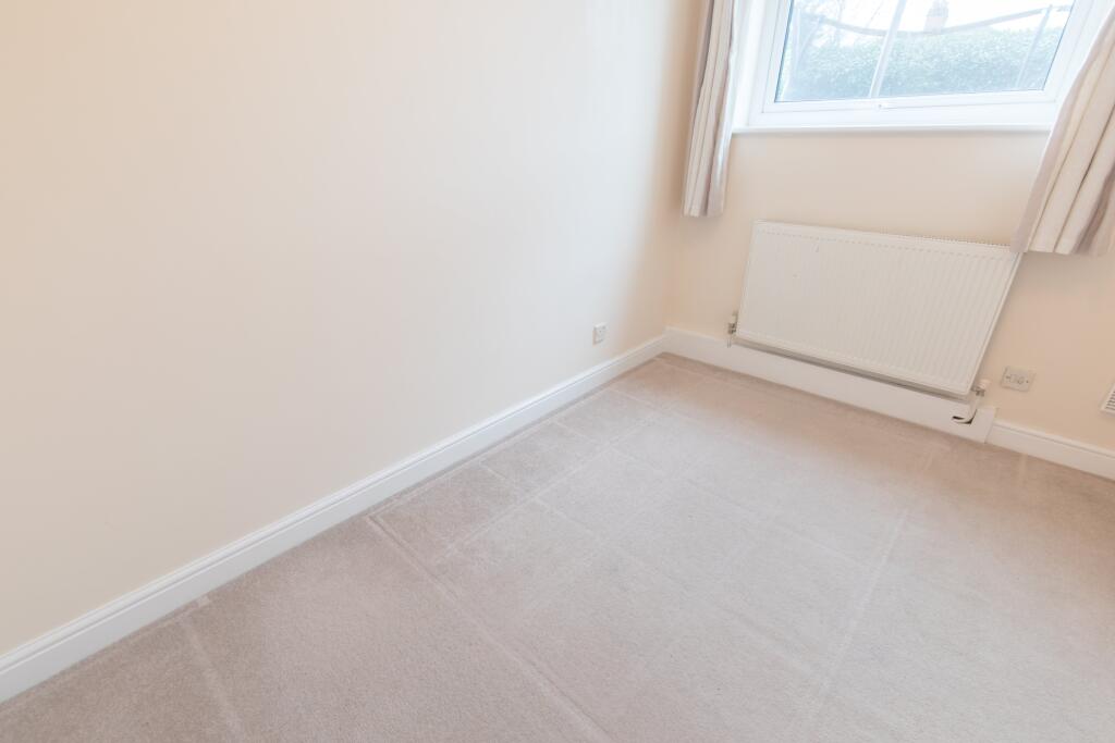 Apartment in Slough - View 5