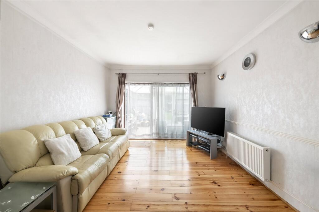 Dorset Way, Uxbridge, UB10 photo 3