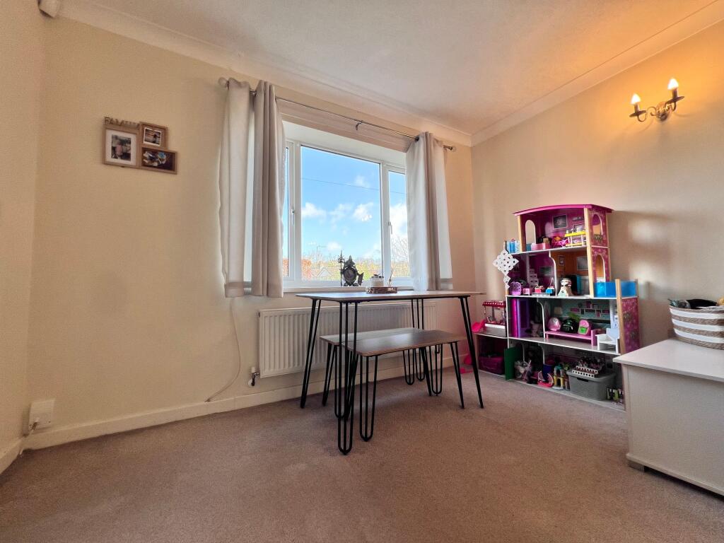 Albany Drive, Huddersfield, HD5 photo 4
