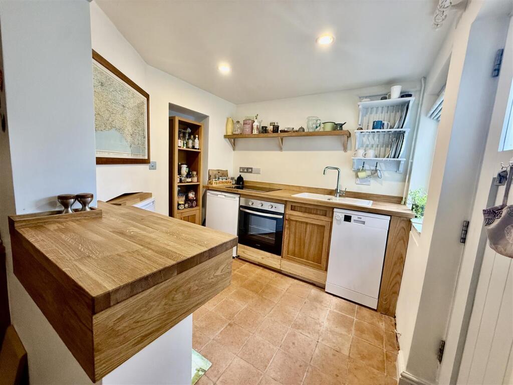 87, South Street, Bridport photo 2