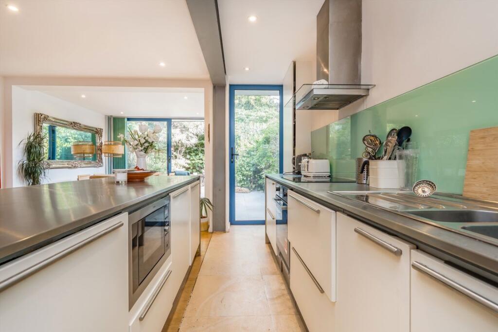 House in London - View 5