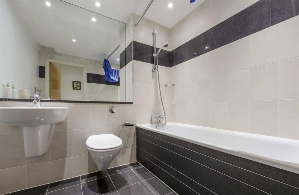 Apartment in London, Vauxhall - View 4