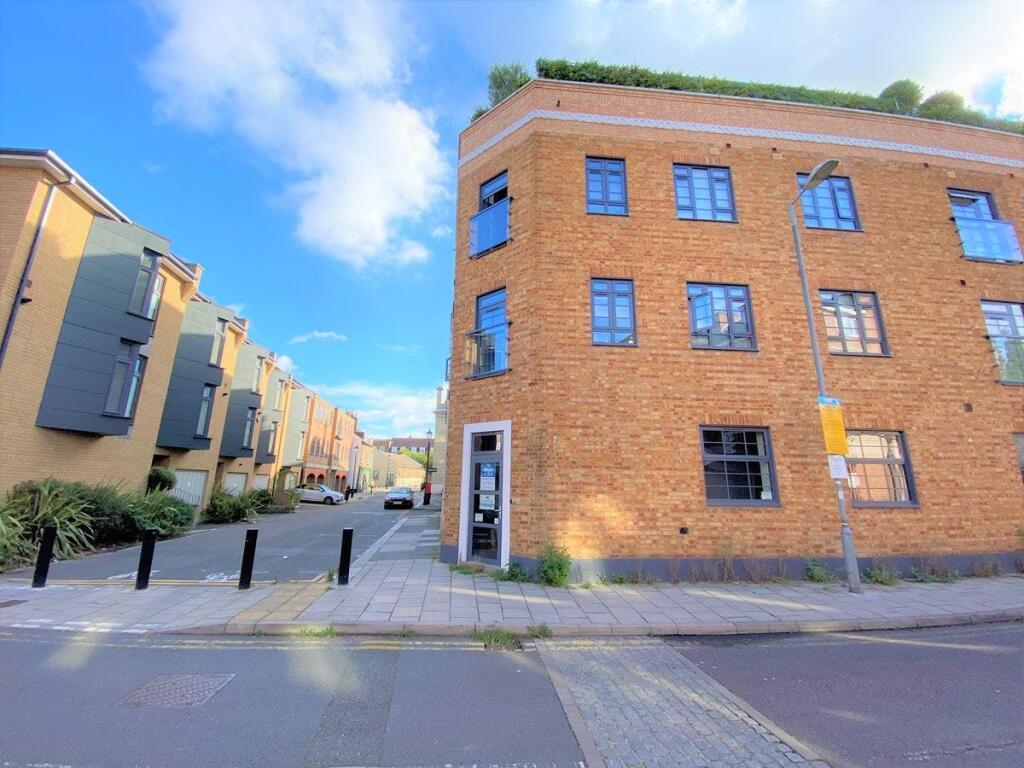 10 Market Place Brentford 8.JPG